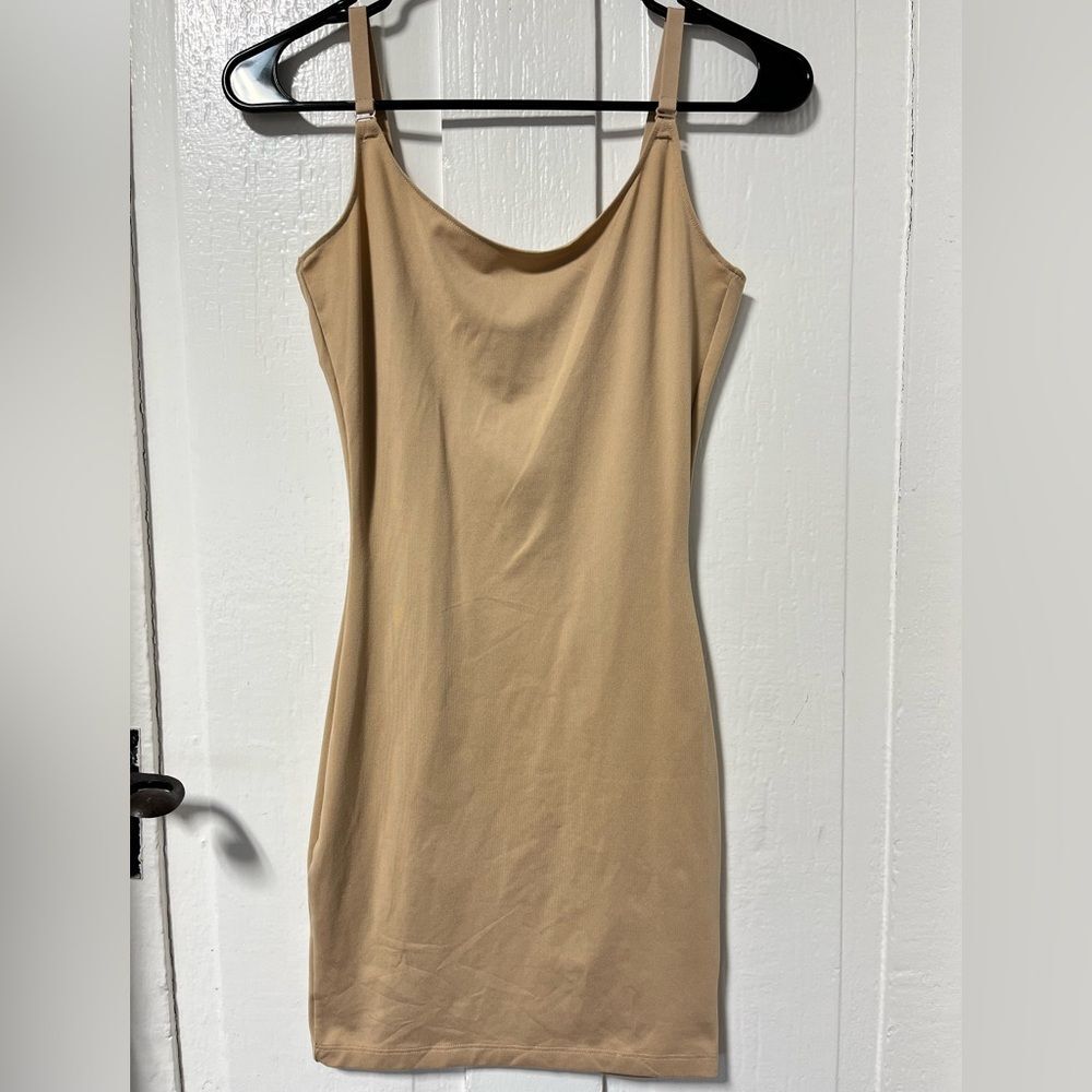 Spanx invisible Cami Social Full Light Slip shape wear 2351 nude size medium